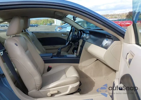 2008 Ford Mustang V6 Deluxe/V6 Premium z USA, uszkodzony, nr VIN 1ZVHT80N685151196